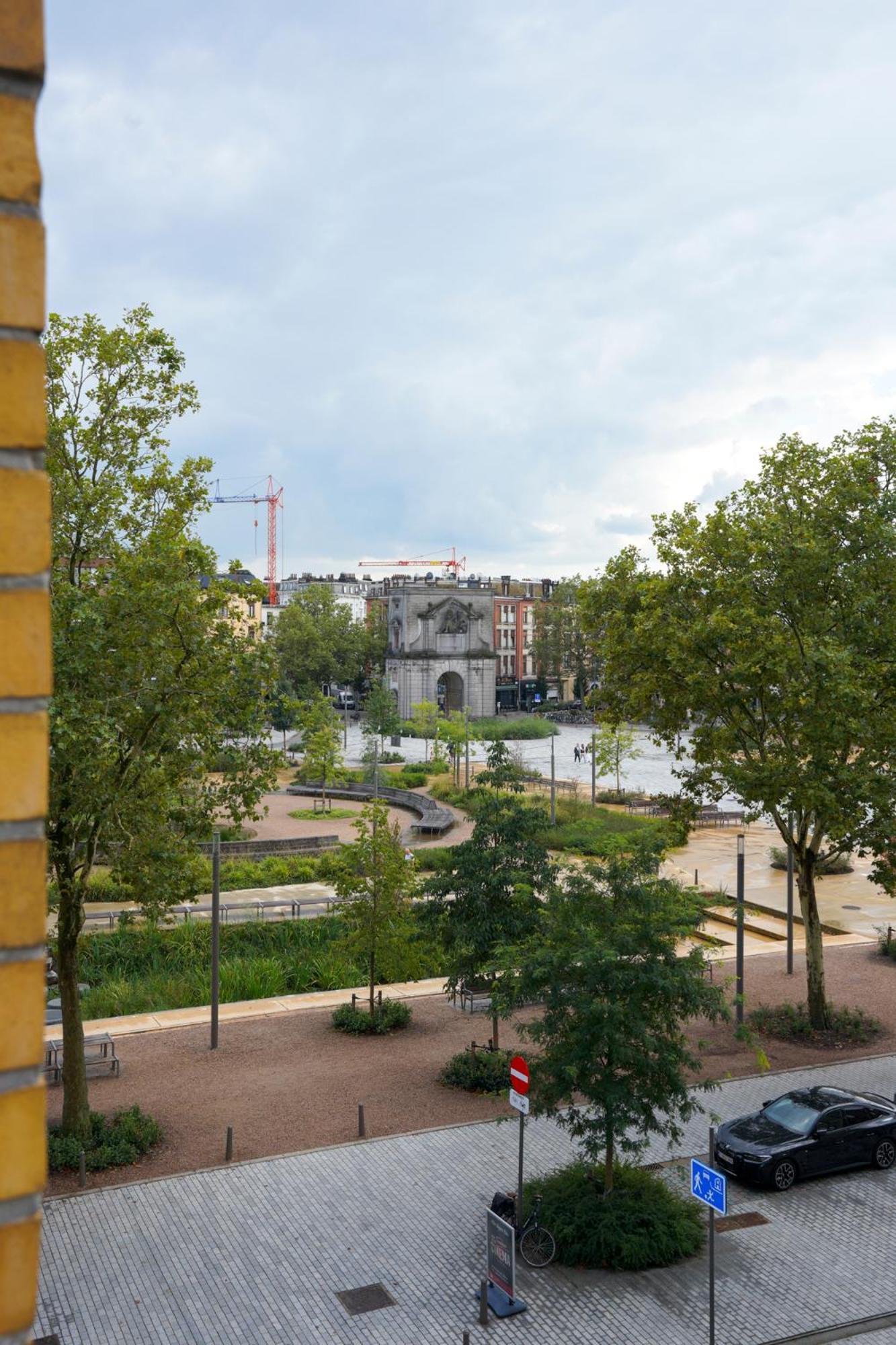 Classy 1BR Apartment Overlooking a Beautiful Park