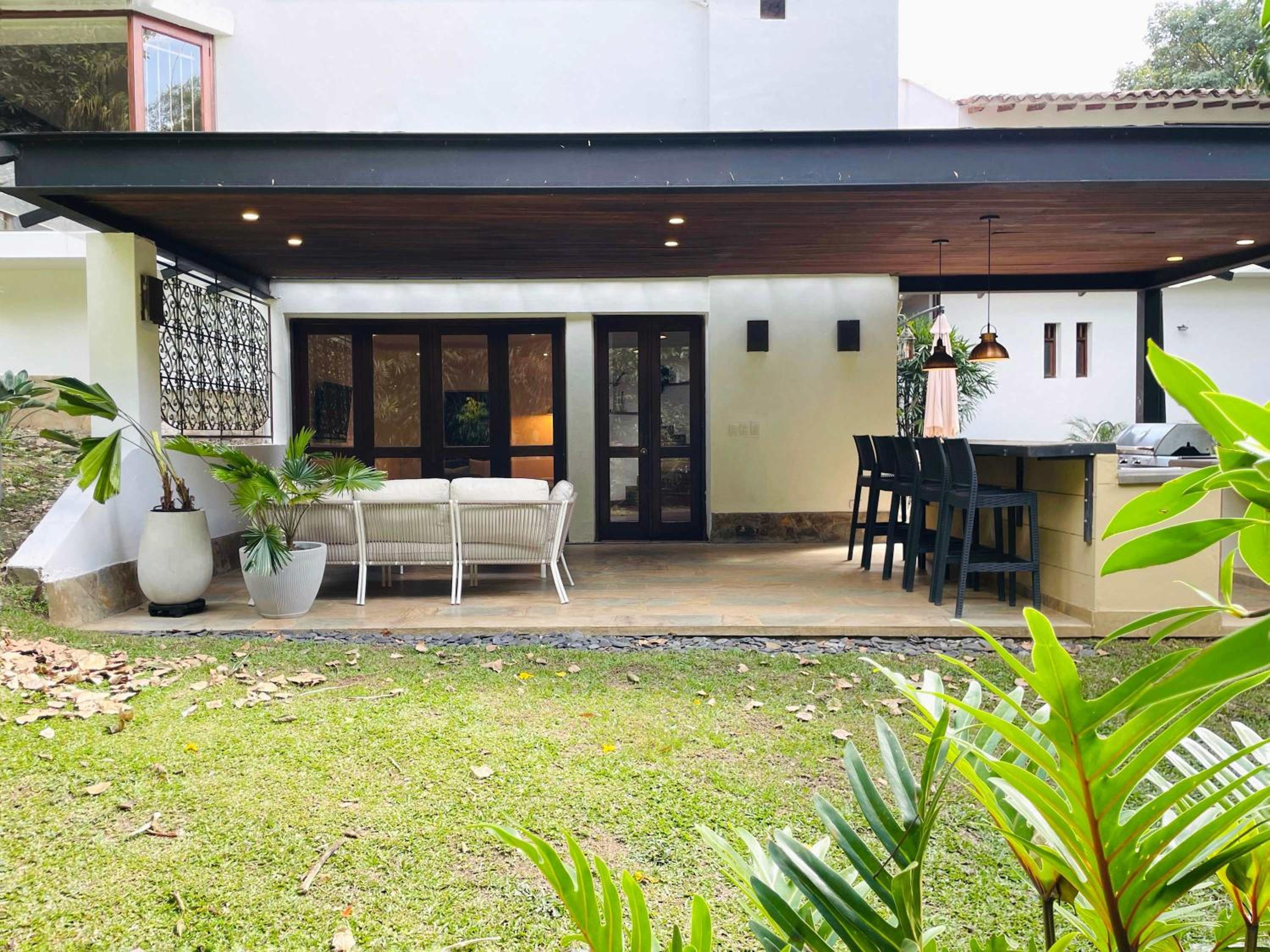 Incredible 5BR House with Jacuzzi in El Poblado