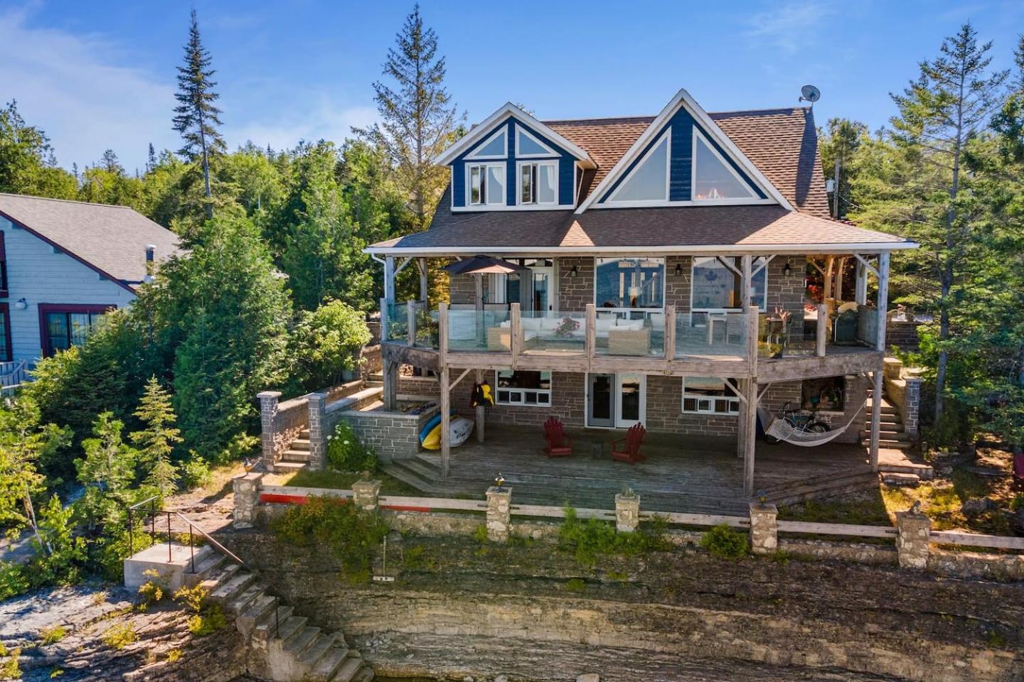 Luxury Waterfront Oasis w Hot Tub