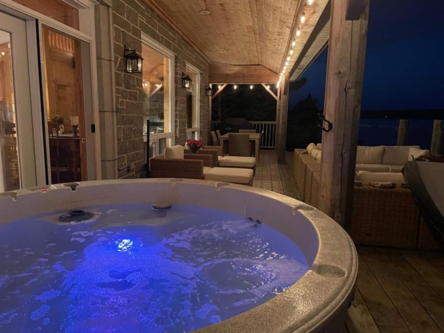 Luxury Waterfront Oasis w Hot Tub