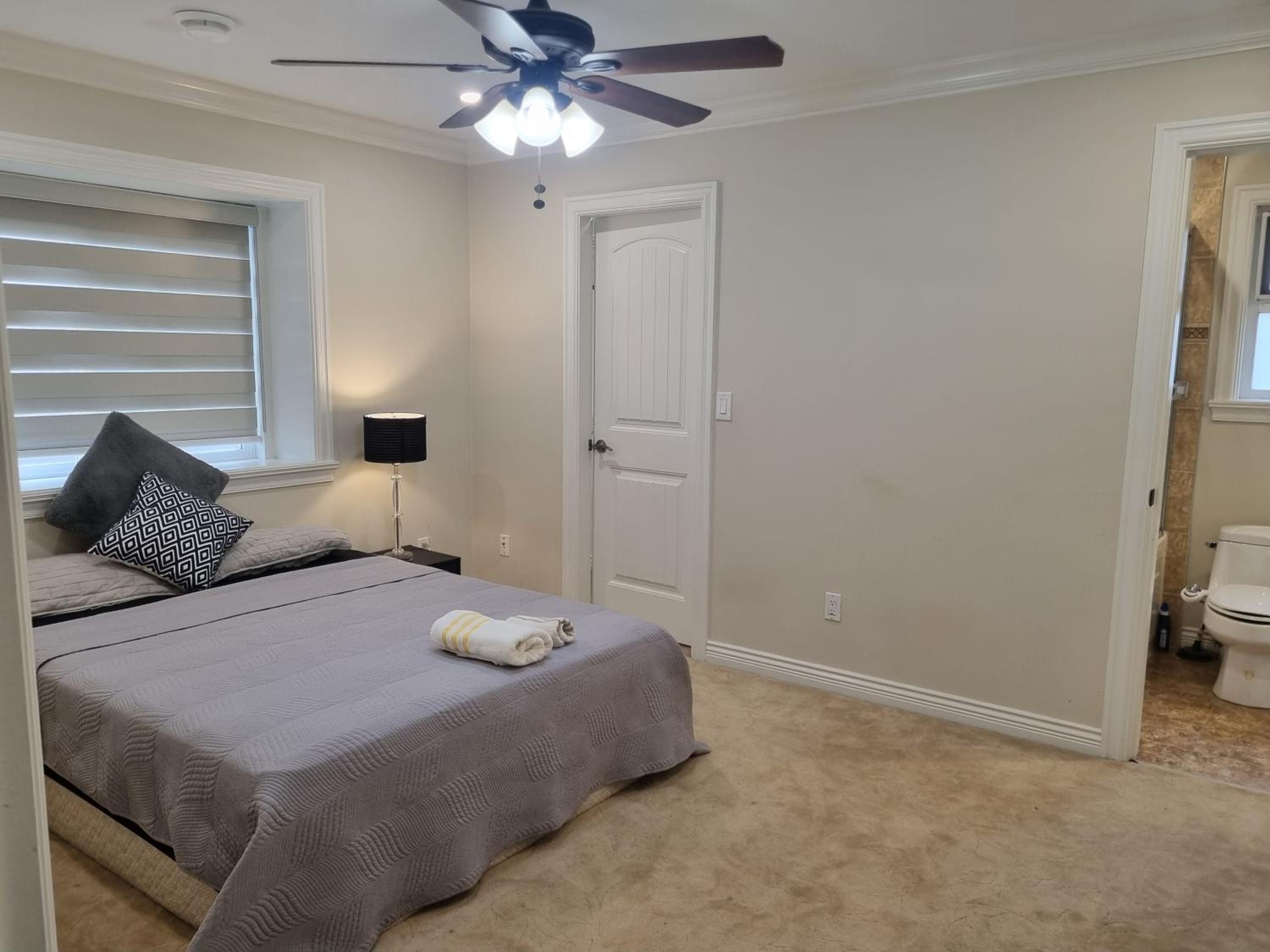 Deluxe Family Rooms in the best neighborhood in Surrey
