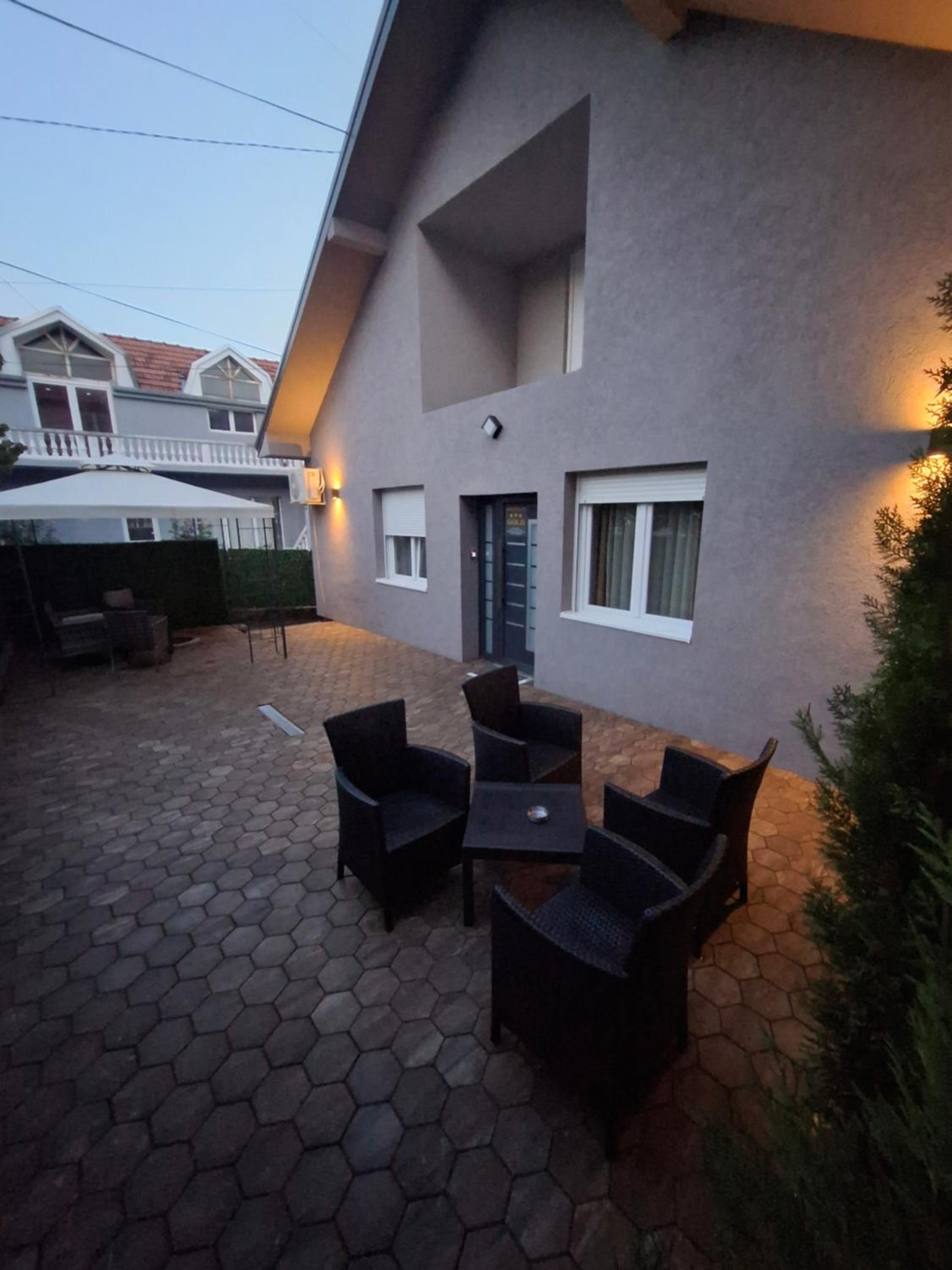 GOLD APARTMANI