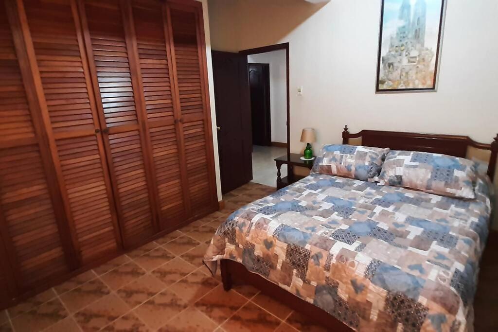 Departamento Puerto Azul via a la costa