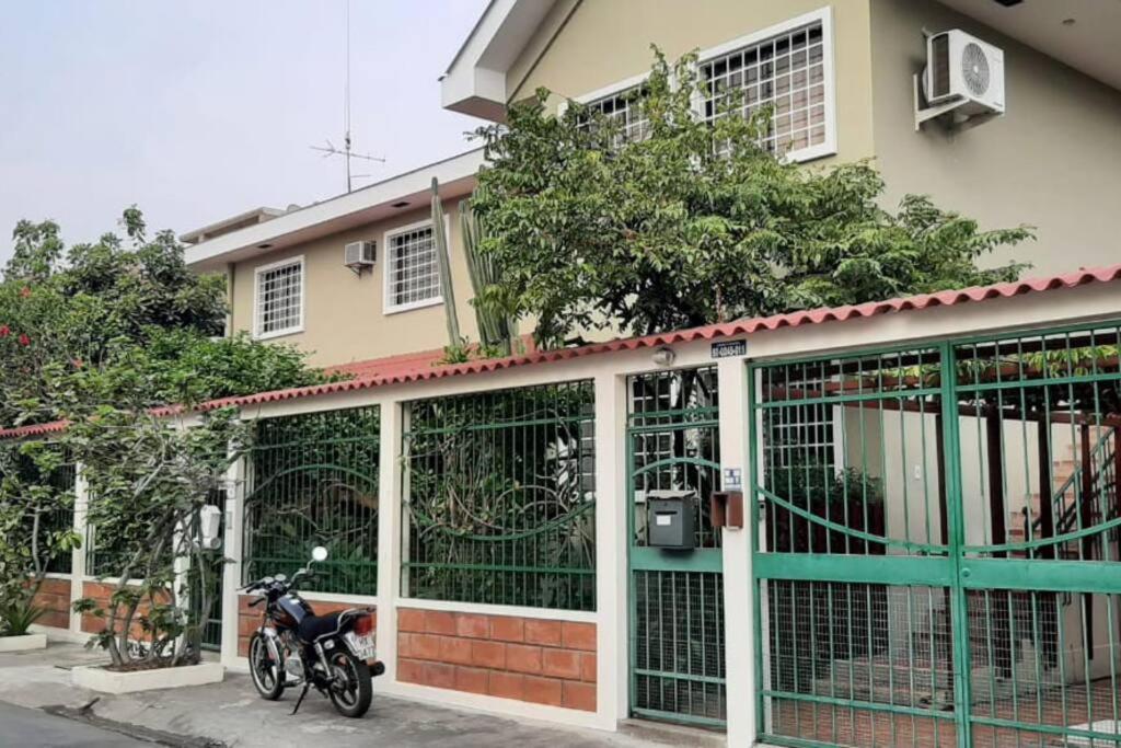 Departamento Puerto Azul via a la costa