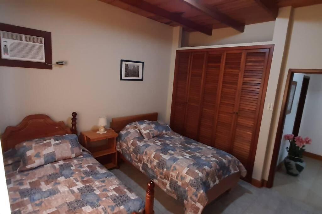 Departamento Puerto Azul via a la costa