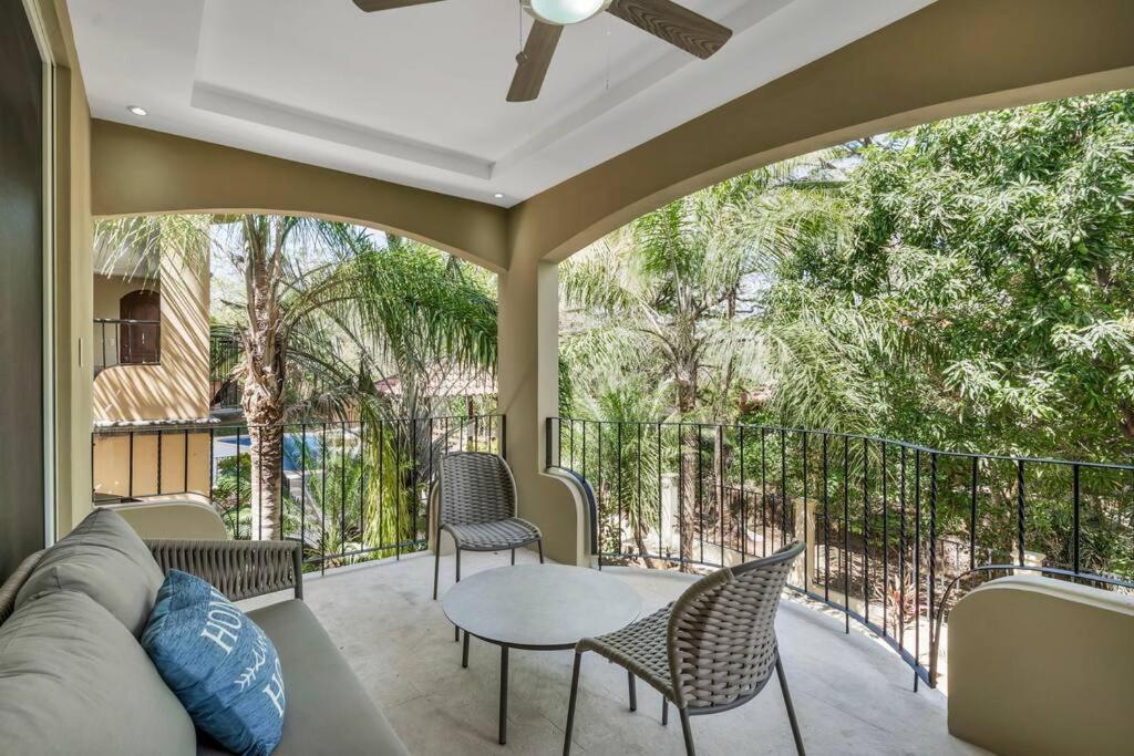 Gav4 New Condo in Location Walkable to Beach