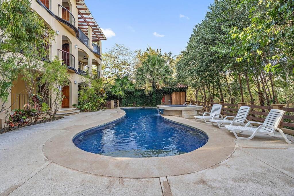 Gav4 New Condo in Location Walkable to Beach