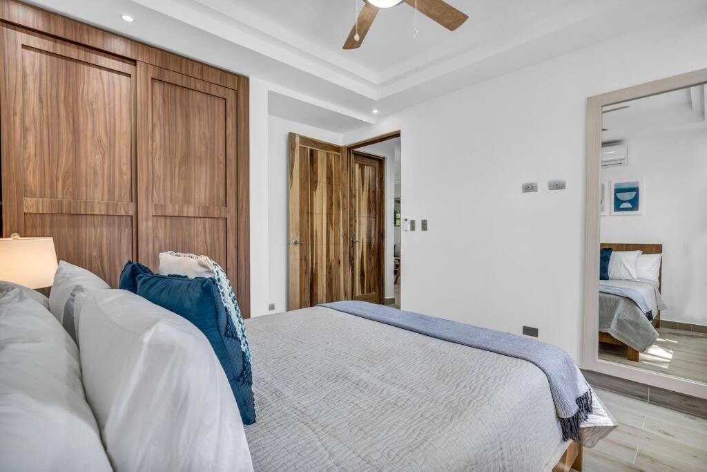 Gav4 New Condo in Location Walkable to Beach