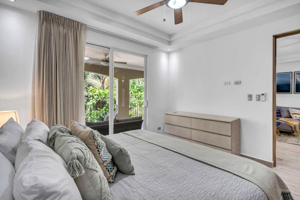 Gav4 New Condo in Location Walkable to Beach