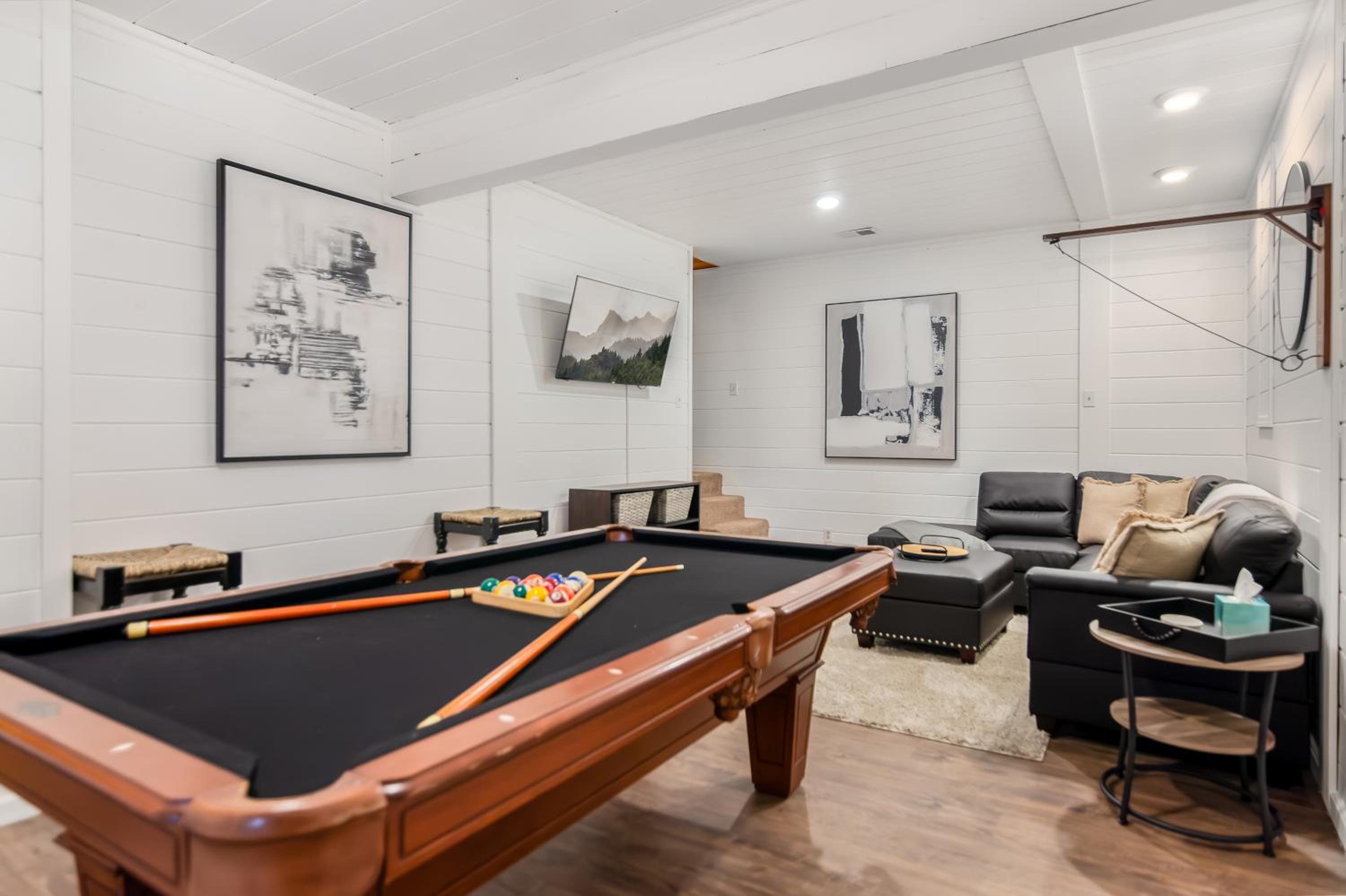 Downward Dog Lodge - Mountain Yoga Retreat, Hot Tub & Pet-Friendly Escape