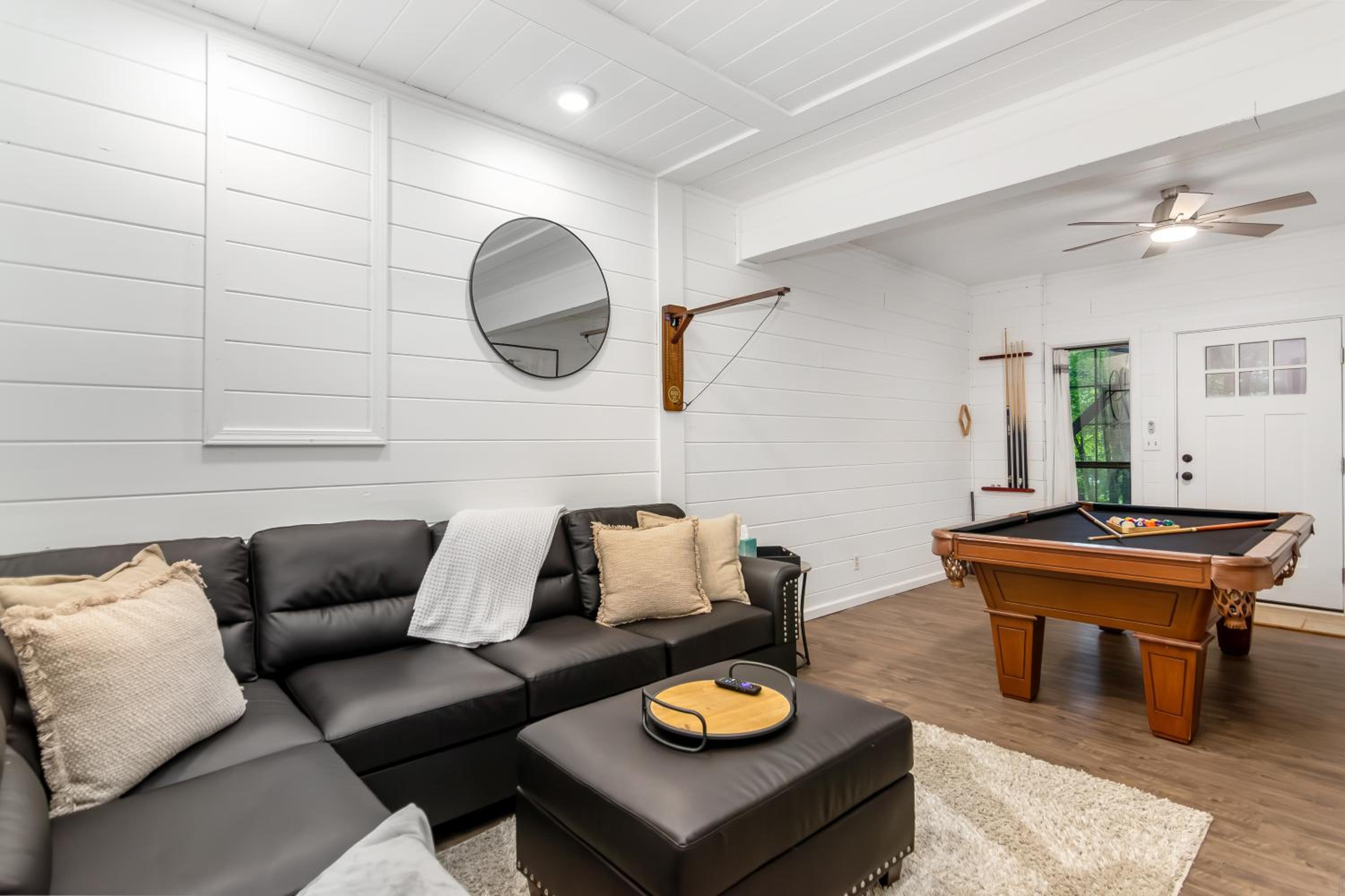 Downward Dog Lodge - Mountain Yoga Retreat, Hot Tub & Pet-Friendly Escape