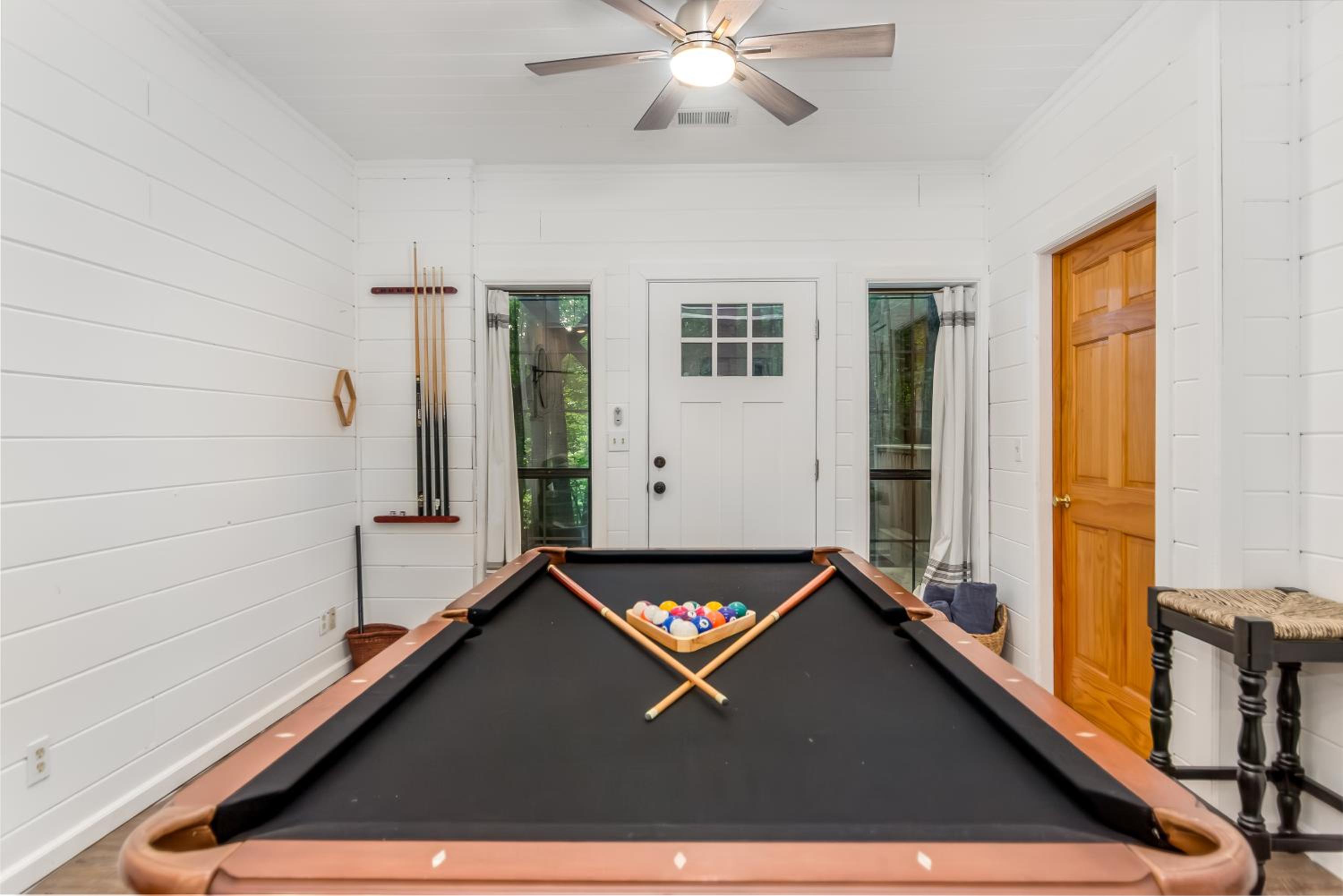 Downward Dog Lodge - Mountain Yoga Retreat, Hot Tub & Pet-Friendly Escape