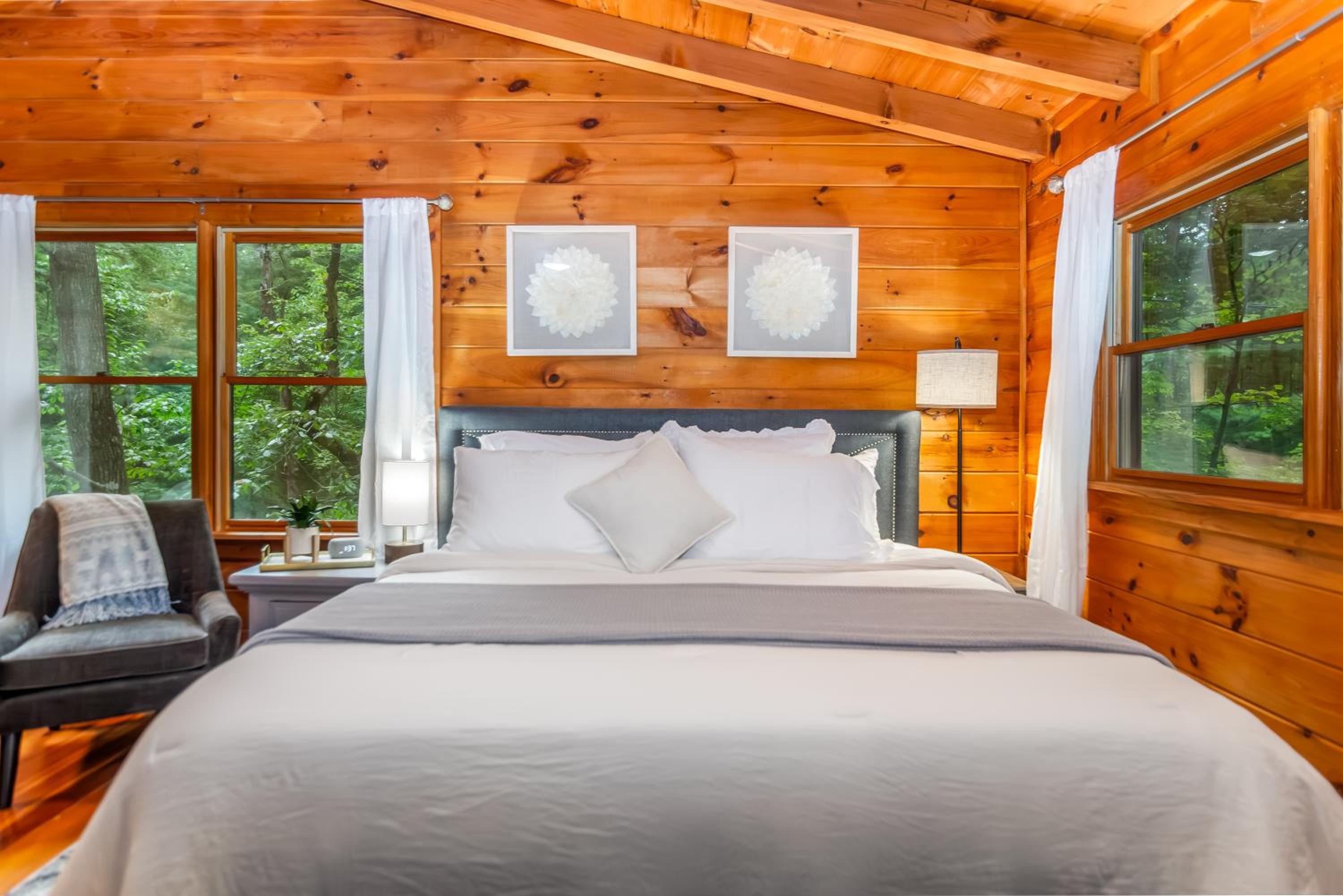 Downward Dog Lodge - Mountain Yoga Retreat, Hot Tub & Pet-Friendly Escape