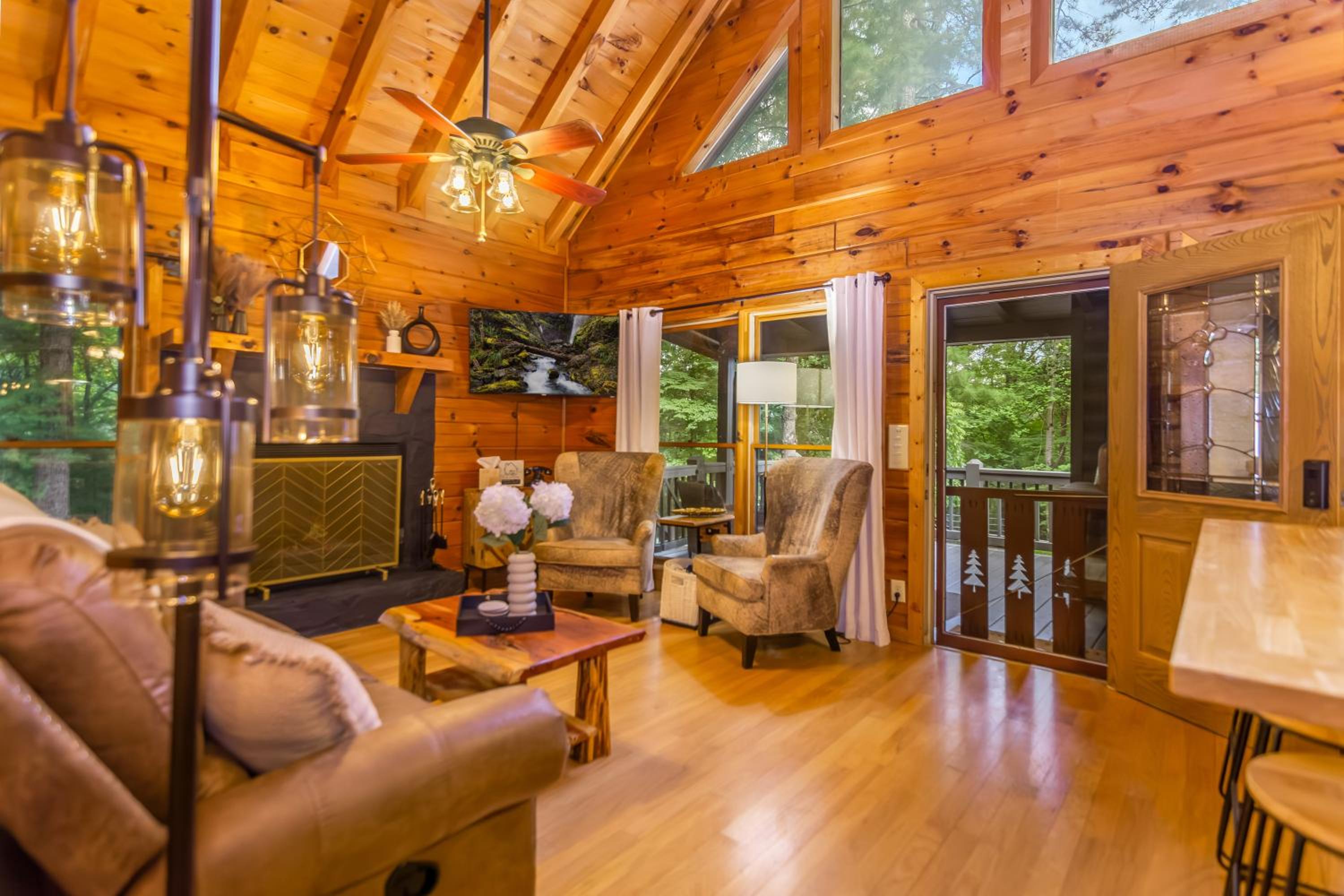 Downward Dog Lodge - Mountain Yoga Retreat, Hot Tub & Pet-Friendly Escape