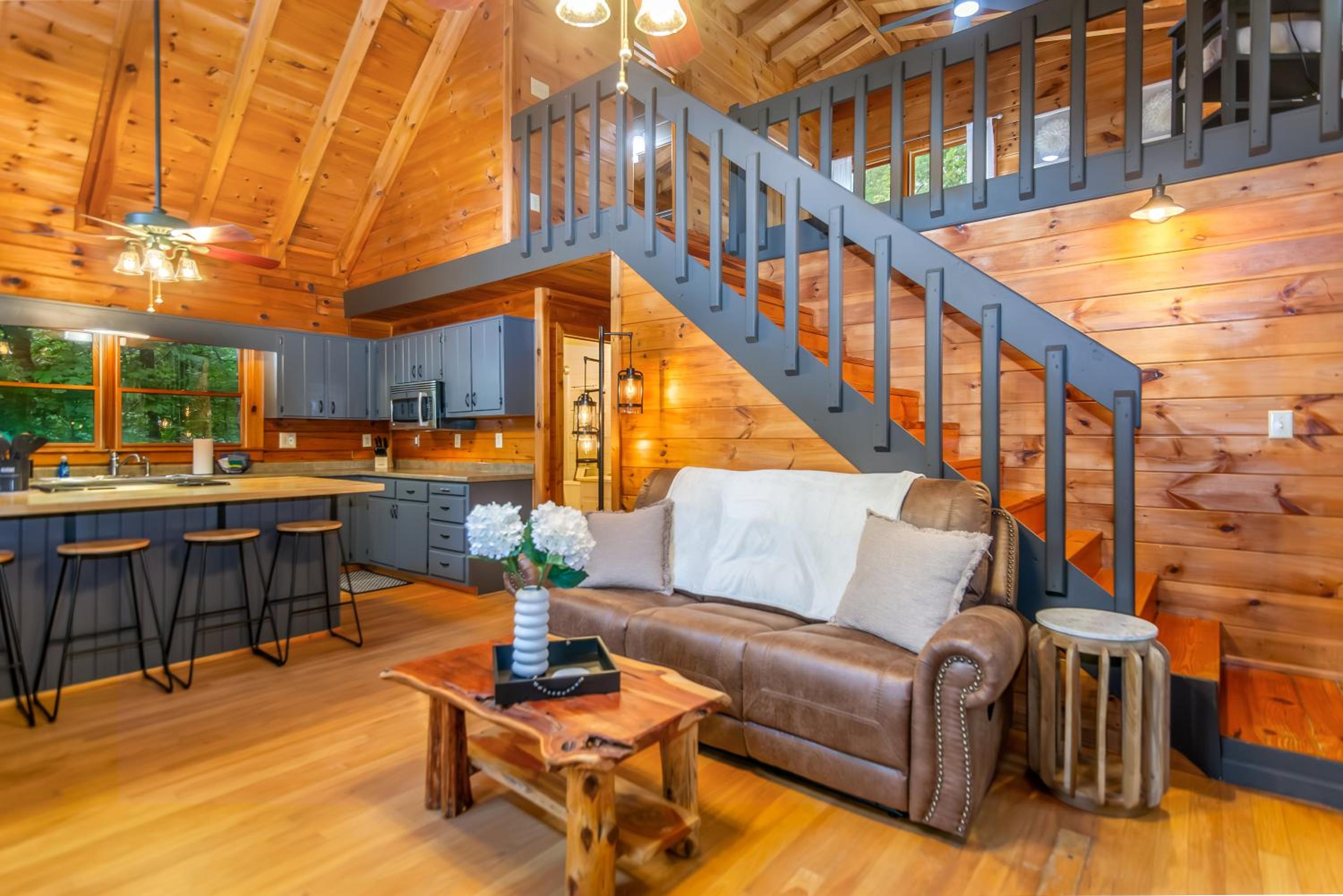 Downward Dog Lodge - Mountain Yoga Retreat, Hot Tub & Pet-Friendly Escape