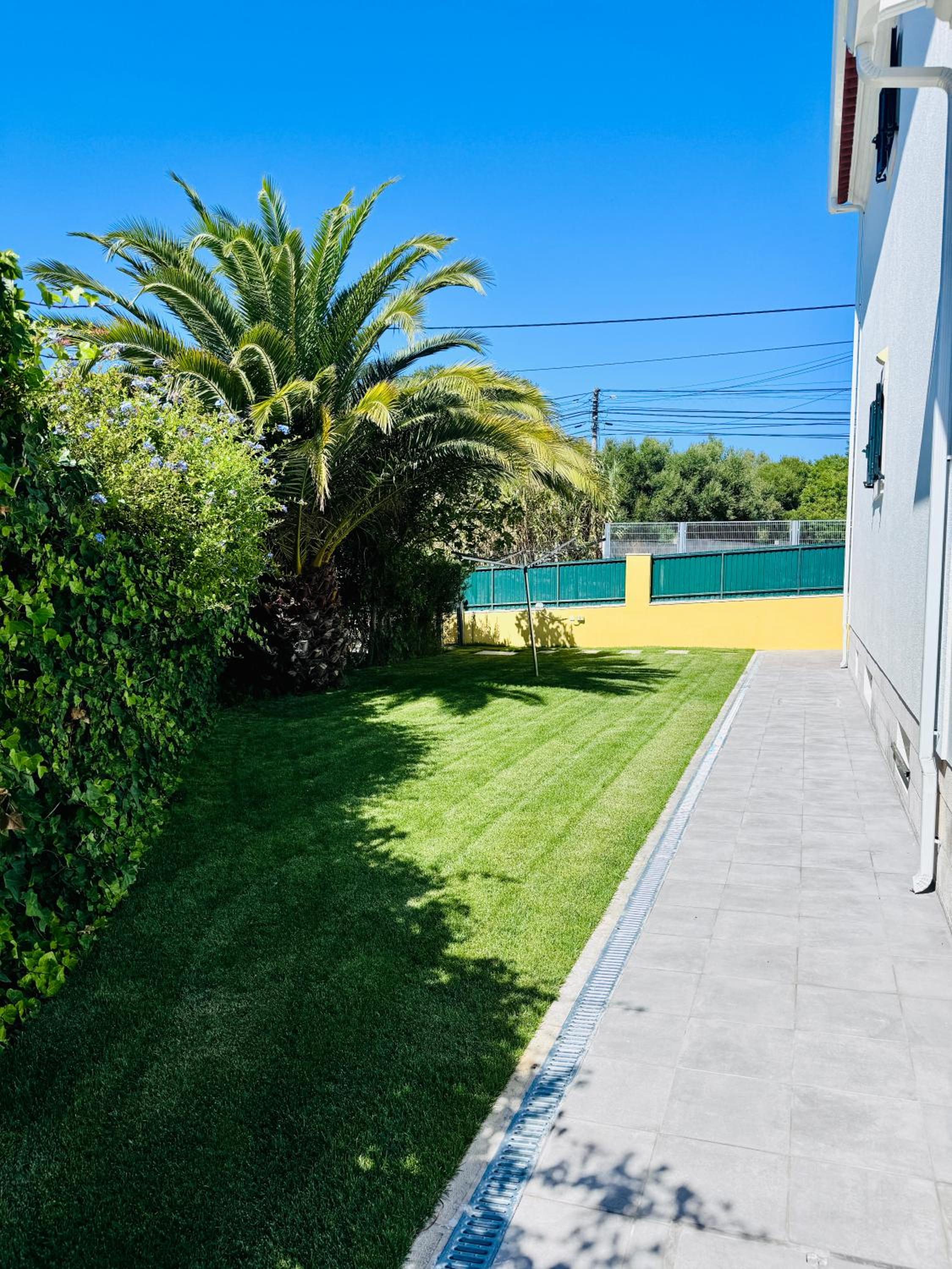 Rainbow House fz view 2