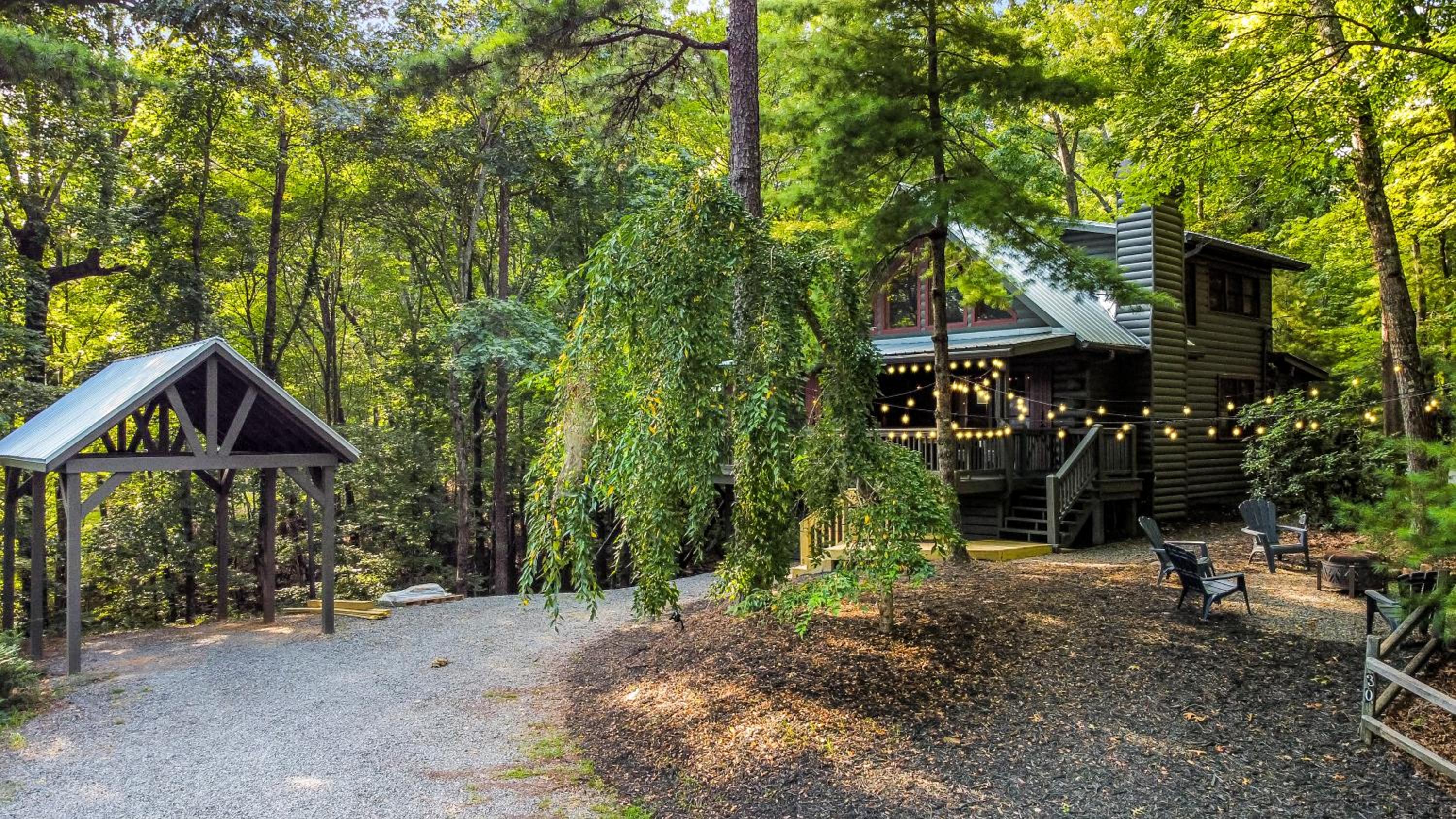 Downward Dog Lodge - Mountain Yoga Retreat, Hot Tub & Pet-Friendly Escape