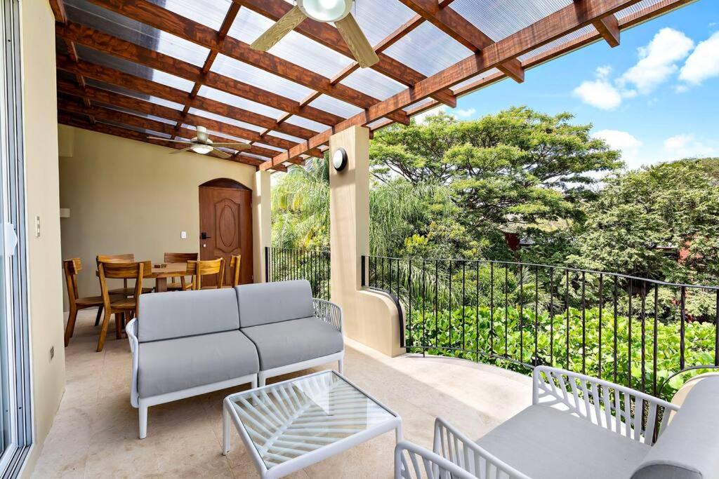 Gav5 New Modern Condo Walking Distance to Beach