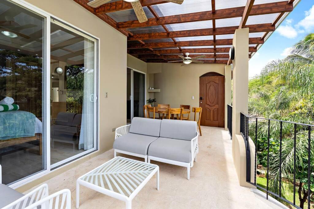 Gav5 New Modern Condo Walking Distance to Beach