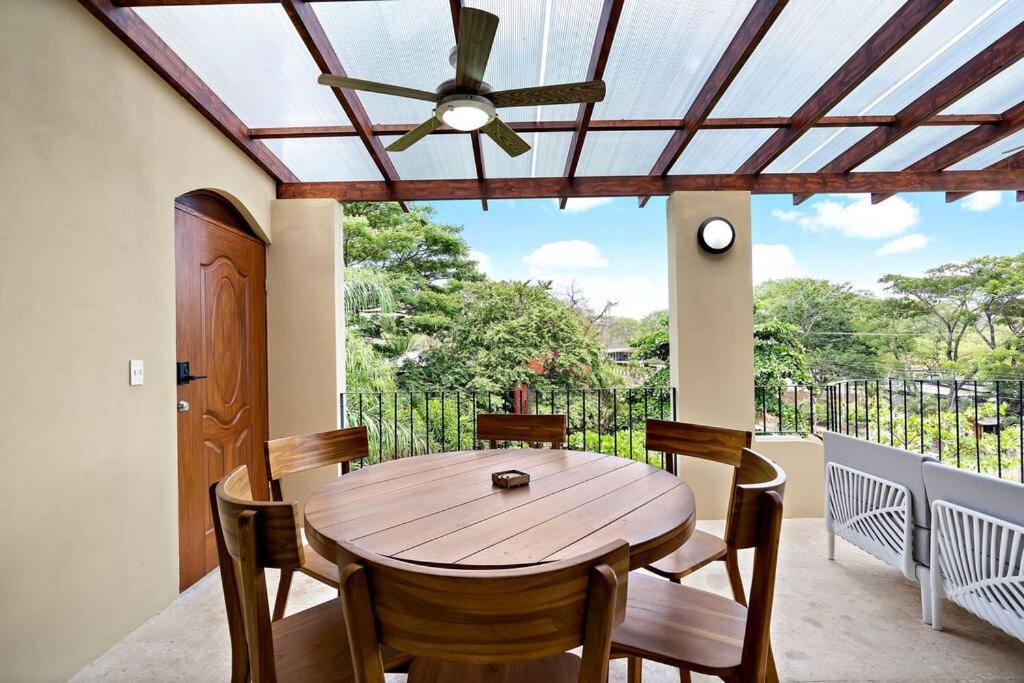 Gav5 New Modern Condo Walking Distance to Beach