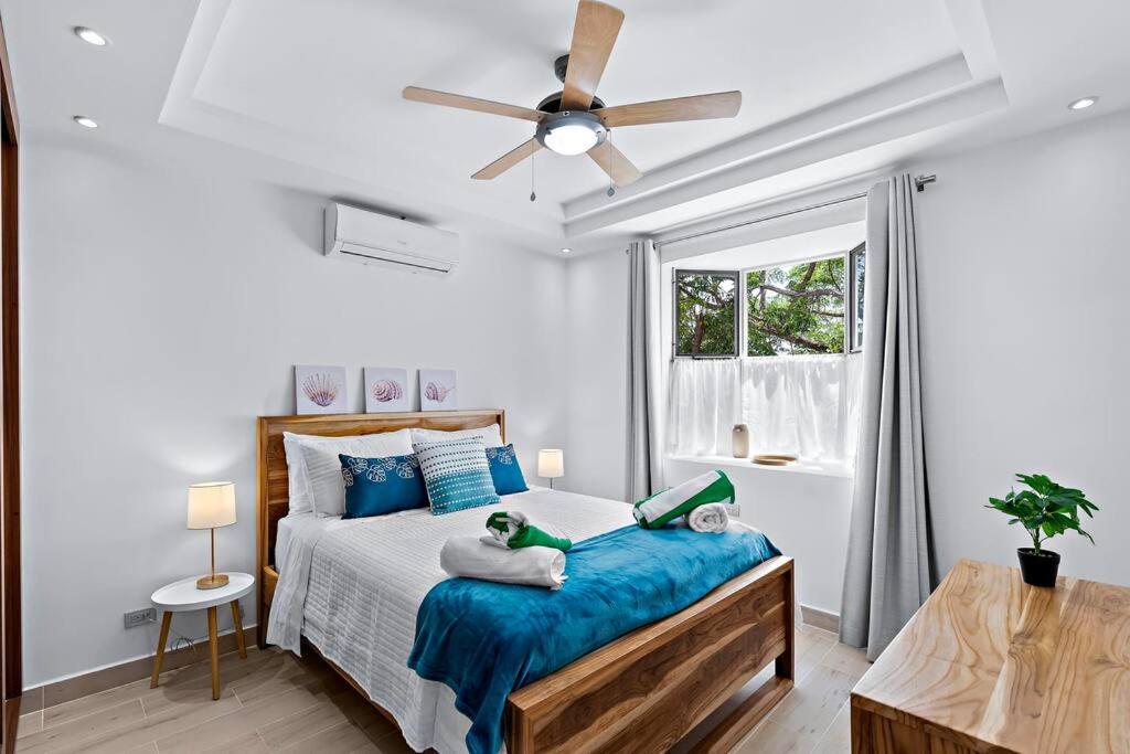 Gav5 New Modern Condo Walking Distance to Beach