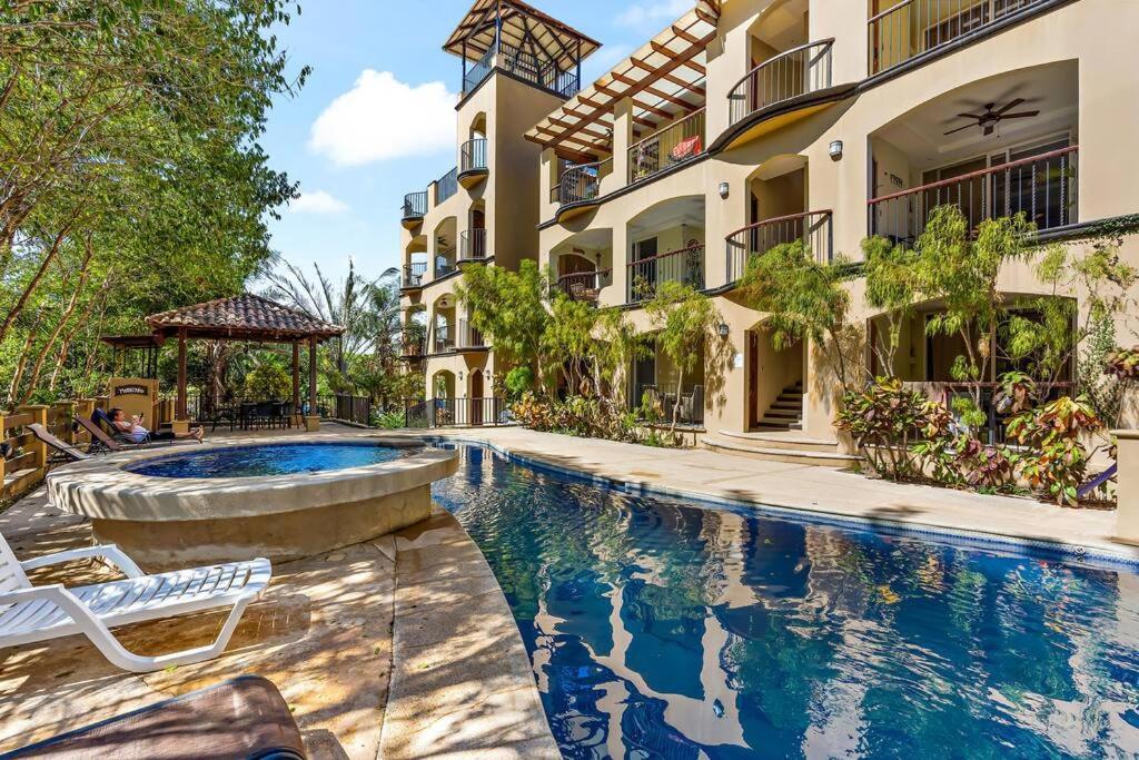 Gav5 New Modern Condo Walking Distance to Beach