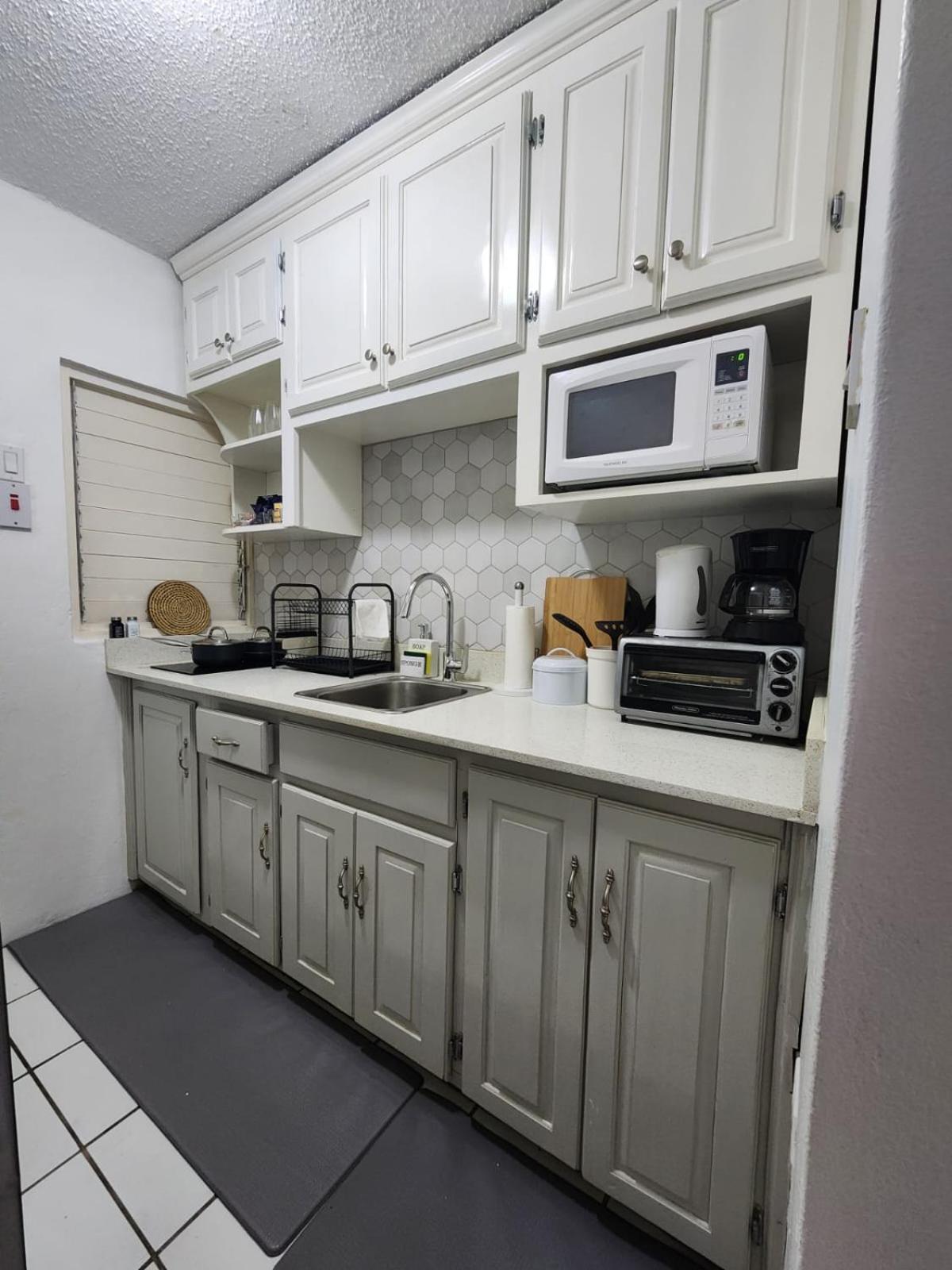 Chrisanns Beach Resort, Apt 21 view 4