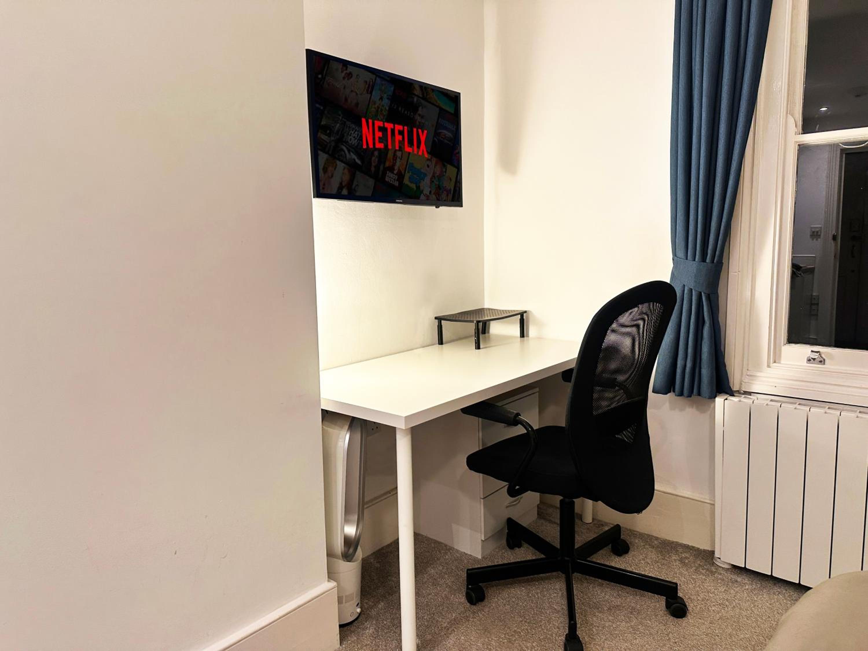 Hotel boutique style studio with Kitchen, Huge Shower, King bed