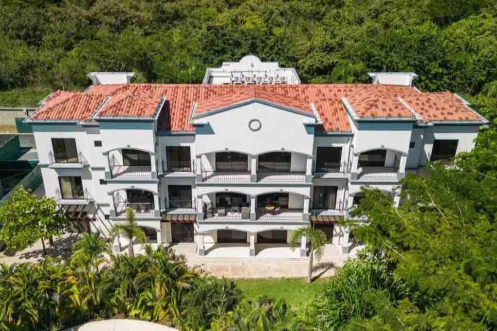 LPT12 Loft&2 Bdrm Resort Style Condo 5km from Tam