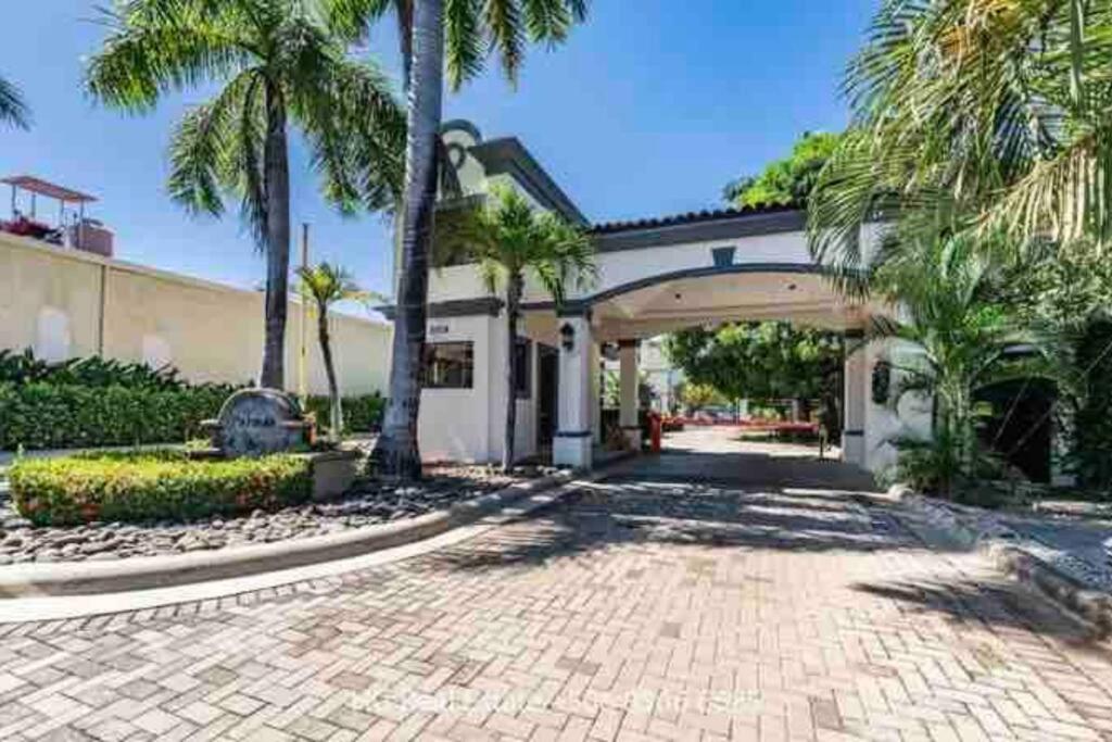 LPT12 Loft&2 Bdrm Resort Style Condo 5km from Tam