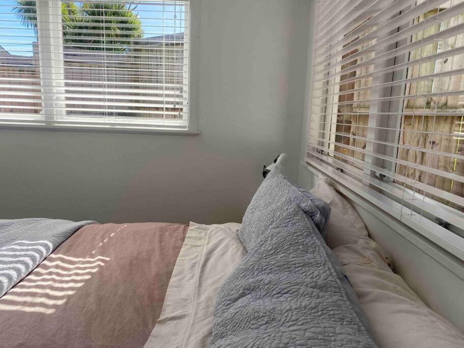Own sunny quiet haven, own 1 bedroom house & garden with car park, central to Airport, CBD & Sylvia Park Mall