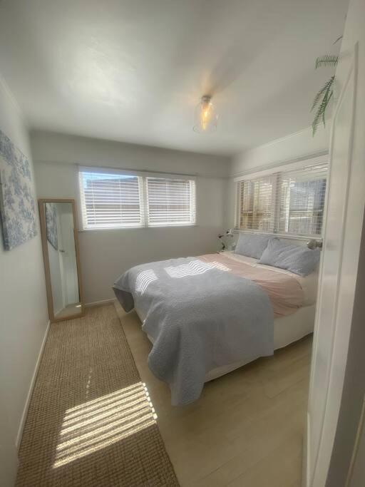Own sunny quiet haven, own 1 bedroom house & garden with car park, central to Airport, CBD & Sylvia Park Mall