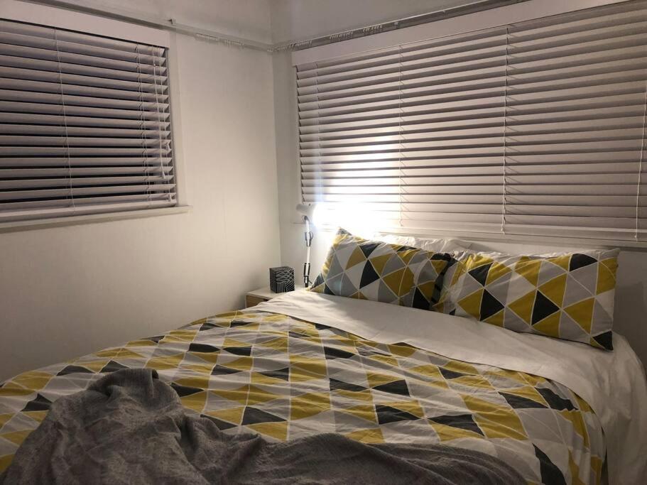 Own sunny quiet haven, own 1 bedroom house & garden with car park, central to Airport, CBD & Sylvia Park Mall