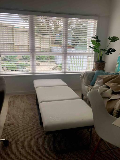 Own sunny quiet haven, own 1 bedroom house & garden with car park, central to Airport, CBD & Sylvia Park Mall