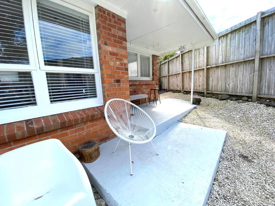 Own sunny quiet haven, own 1 bedroom house & garden with car park, central to Airport, CBD & Sylvia Park Mall