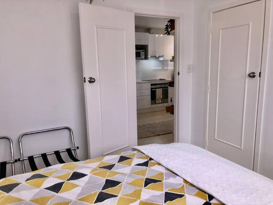 Own sunny quiet haven, own 1 bedroom house & garden with car park, central to Airport, CBD & Sylvia Park Mall