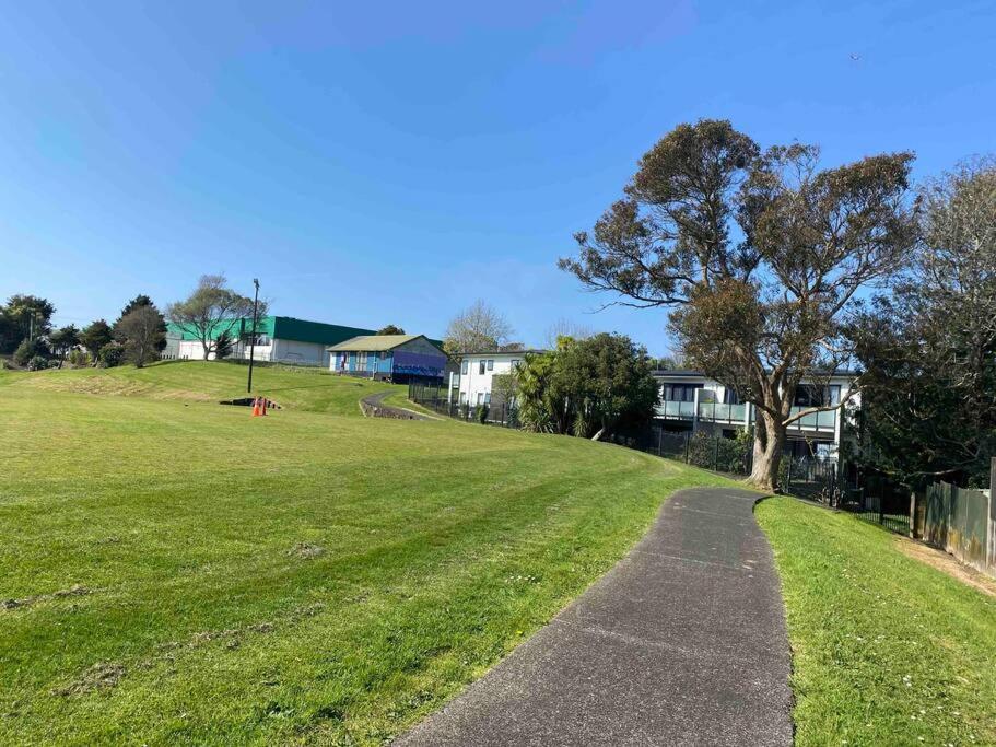 Own sunny quiet haven, own 1 bedroom house & garden with car park, central to Airport, CBD & Sylvia Park Mall