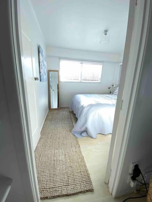 Own sunny quiet haven, own 1 bedroom house & garden with car park, central to Airport, CBD & Sylvia Park Mall