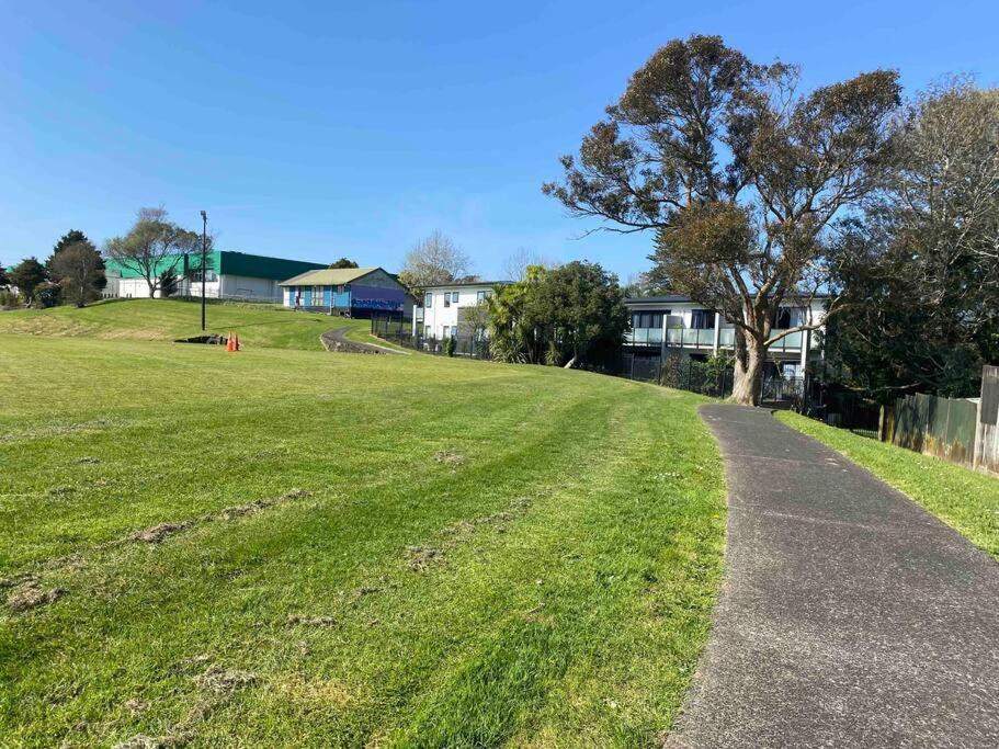 Own sunny quiet haven, own 1 bedroom house & garden with car park, central to Airport, CBD & Sylvia Park Mall