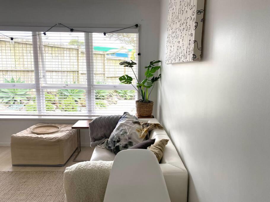 Own sunny quiet haven, own 1 bedroom house & garden with car park, central to Airport, CBD & Sylvia Park Mall
