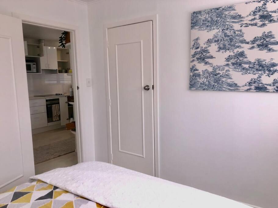 Own sunny quiet haven, own 1 bedroom house & garden with car park, central to Airport, CBD & Sylvia Park Mall