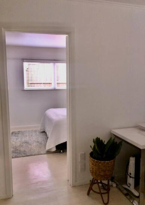Own sunny quiet haven, own 1 bedroom house & garden with car park, central to Airport, CBD & Sylvia Park Mall
