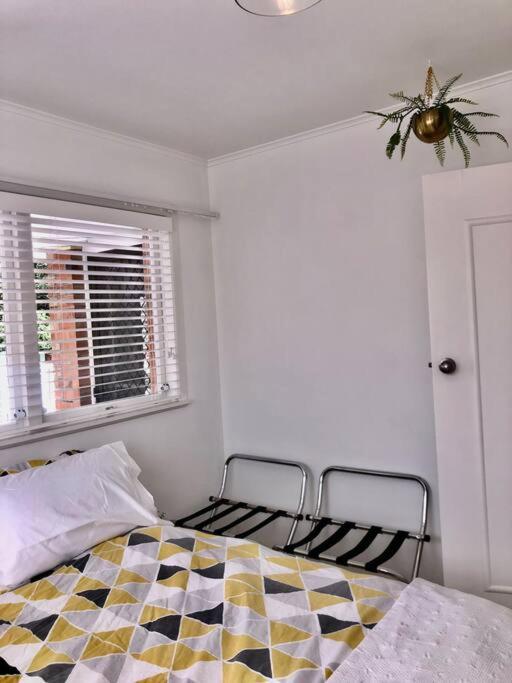 Own sunny quiet haven, own 1 bedroom house & garden with car park, central to Airport, CBD & Sylvia Park Mall