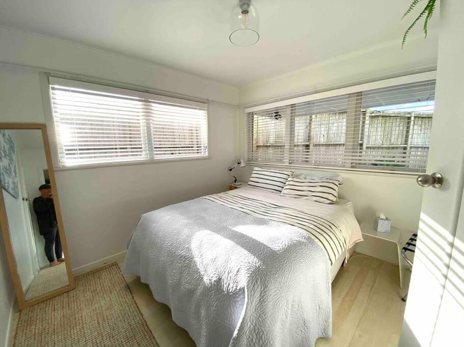 Own sunny quiet haven, own 1 bedroom house & garden with car park, central to Airport, CBD & Sylvia Park Mall