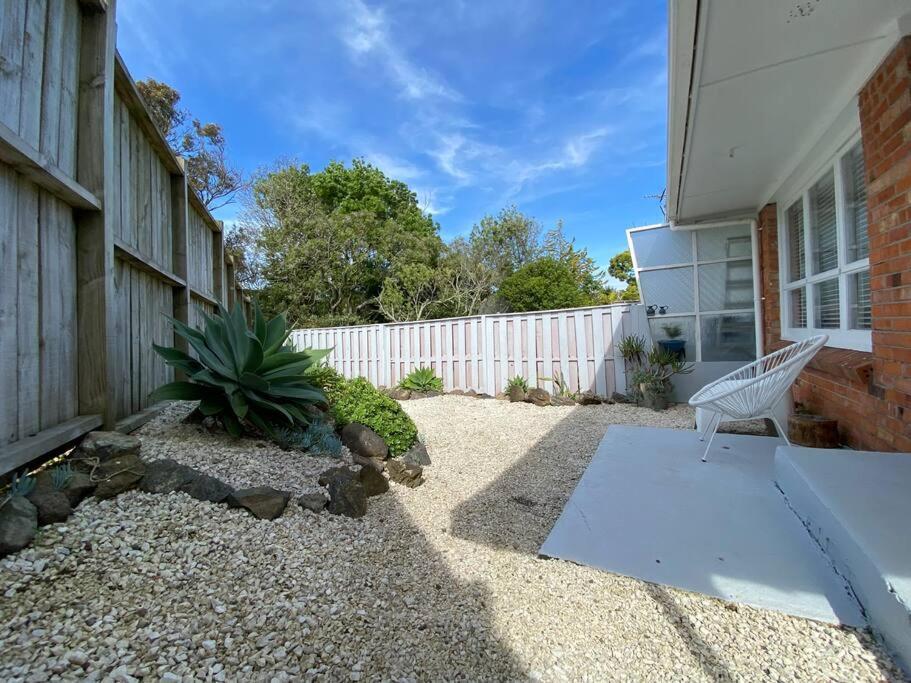Own sunny quiet haven, own 1 bedroom house & garden with car park, central to Airport, CBD & Sylvia Park Mall