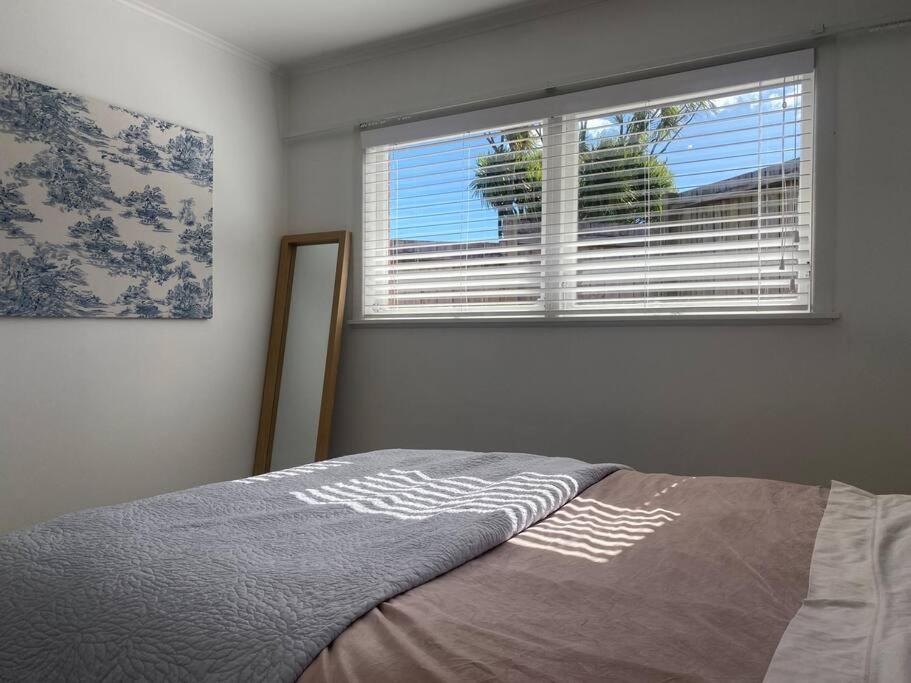 Own sunny quiet haven, own 1 bedroom house & garden with car park, central to Airport, CBD & Sylvia Park Mall