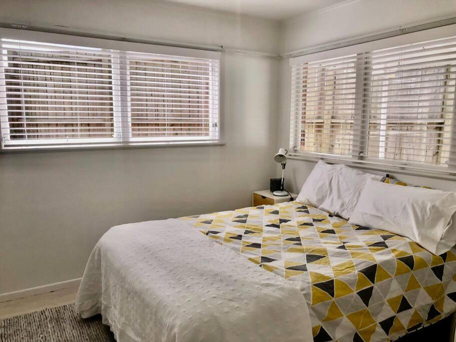 Own sunny quiet haven, own 1 bedroom house & garden with car park, central to Airport, CBD & Sylvia Park Mall