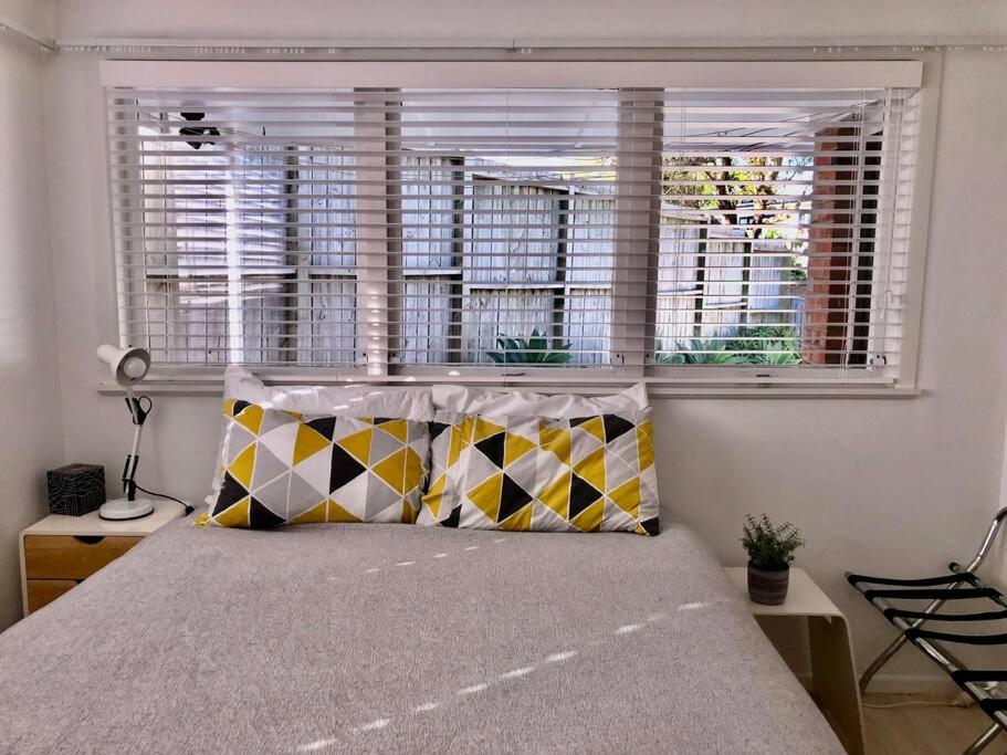 Own sunny quiet haven, own 1 bedroom house & garden with car park, central to Airport, CBD & Sylvia Park Mall