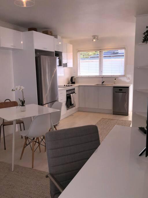 Own sunny quiet haven, own 1 bedroom house & garden with car park, central to Airport, CBD & Sylvia Park Mall