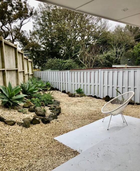 Own sunny quiet haven, own 1 bedroom house & garden with car park, central to Airport, CBD & Sylvia Park Mall